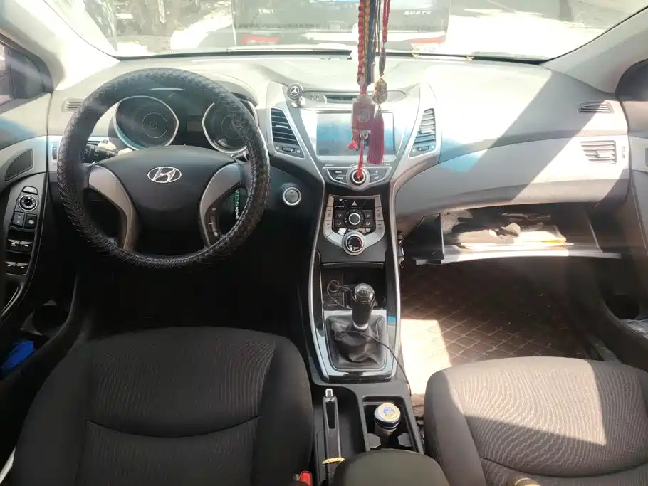 Hyundai Elantra Langdong — миниатюра 12