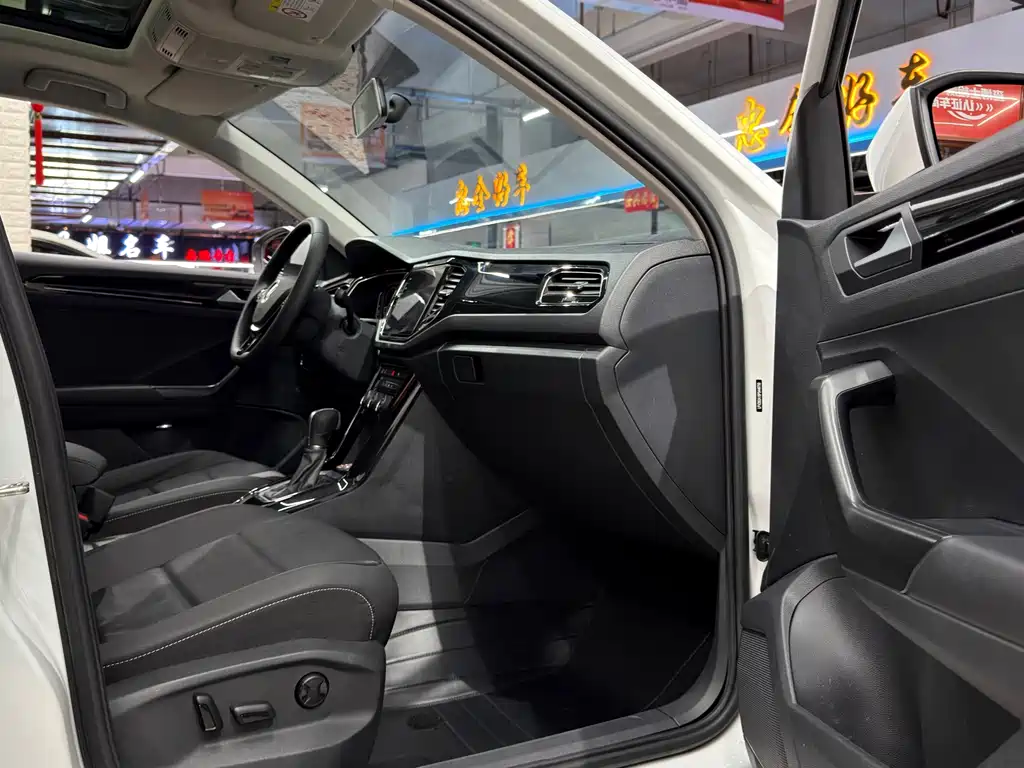Volkswagen T-Roc — миниатюра 19