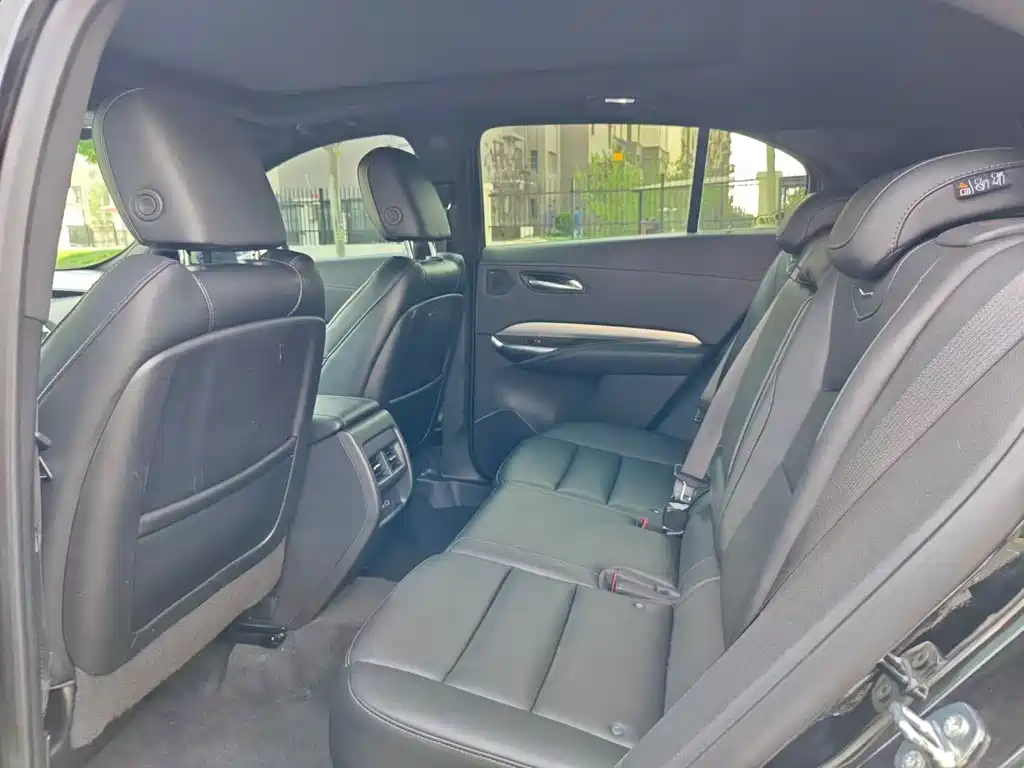Cadillac XT4 — миниатюра 6