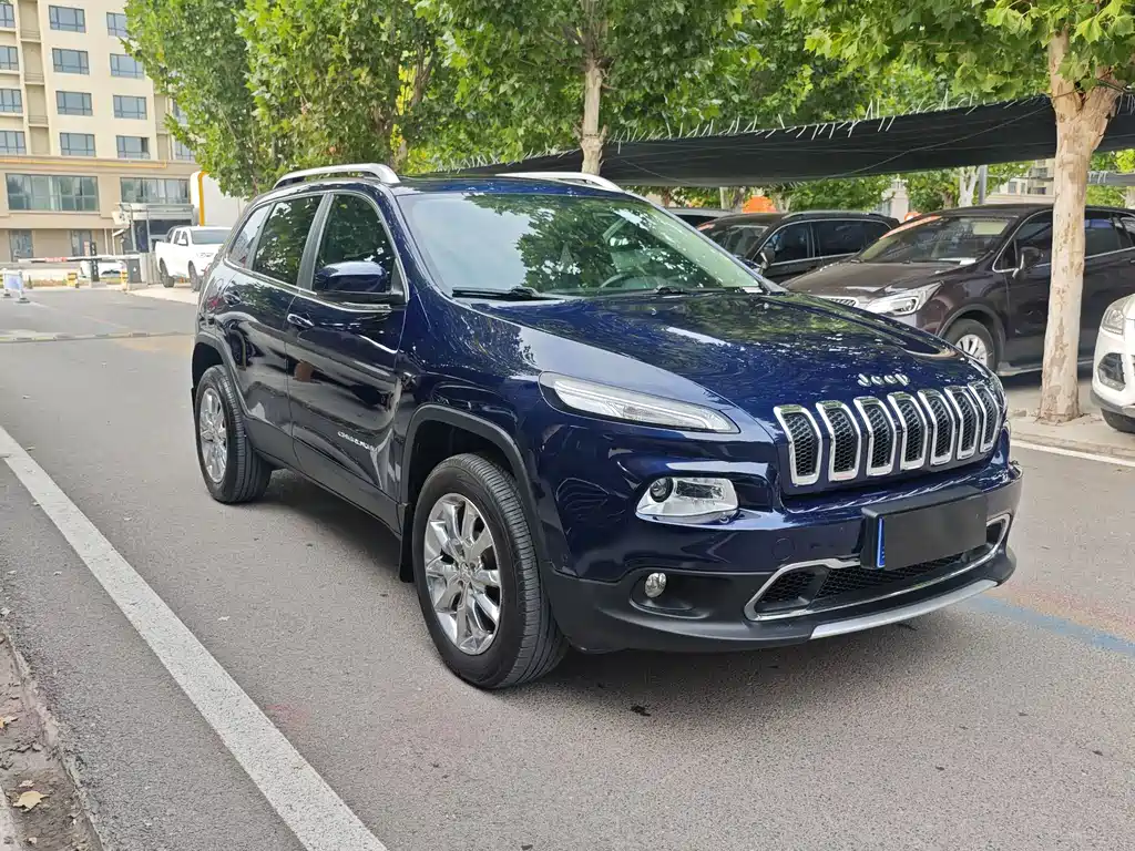 Jeep Cherokee — миниатюра 3