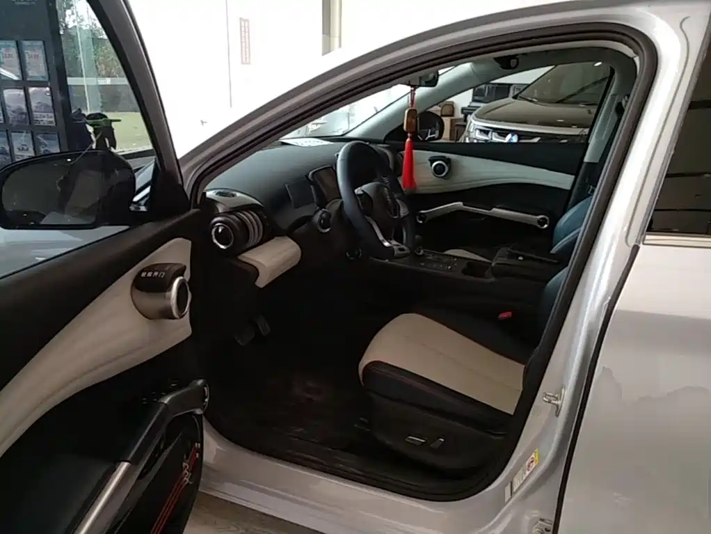 BYD Yuan Plus — миниатюра 16