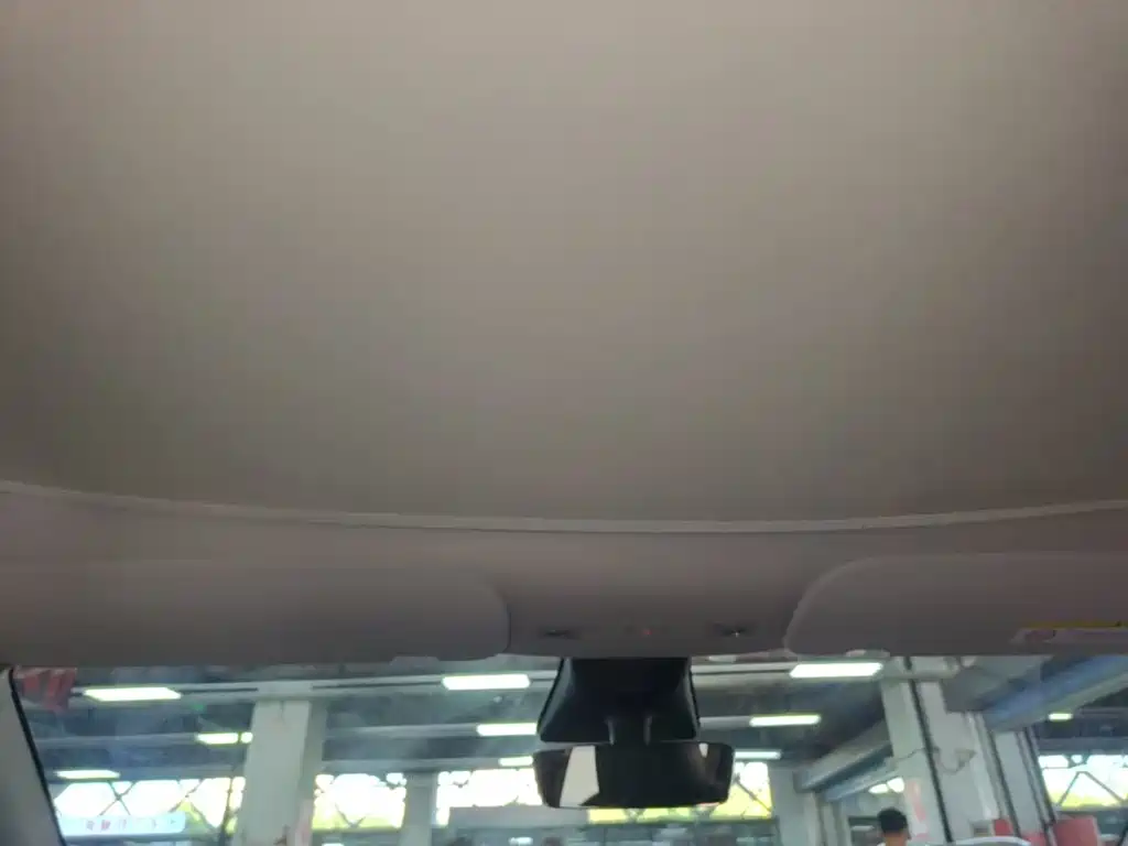 Tesla Model Y — миниатюра 18