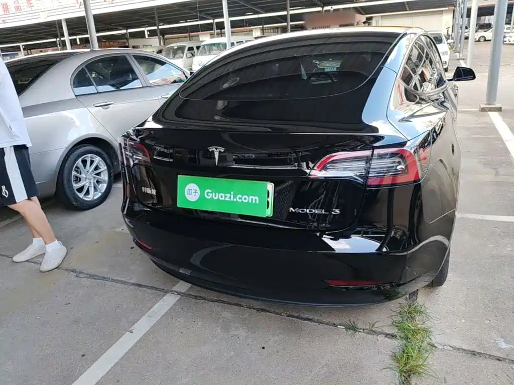 Tesla Model 3 — миниатюра 6