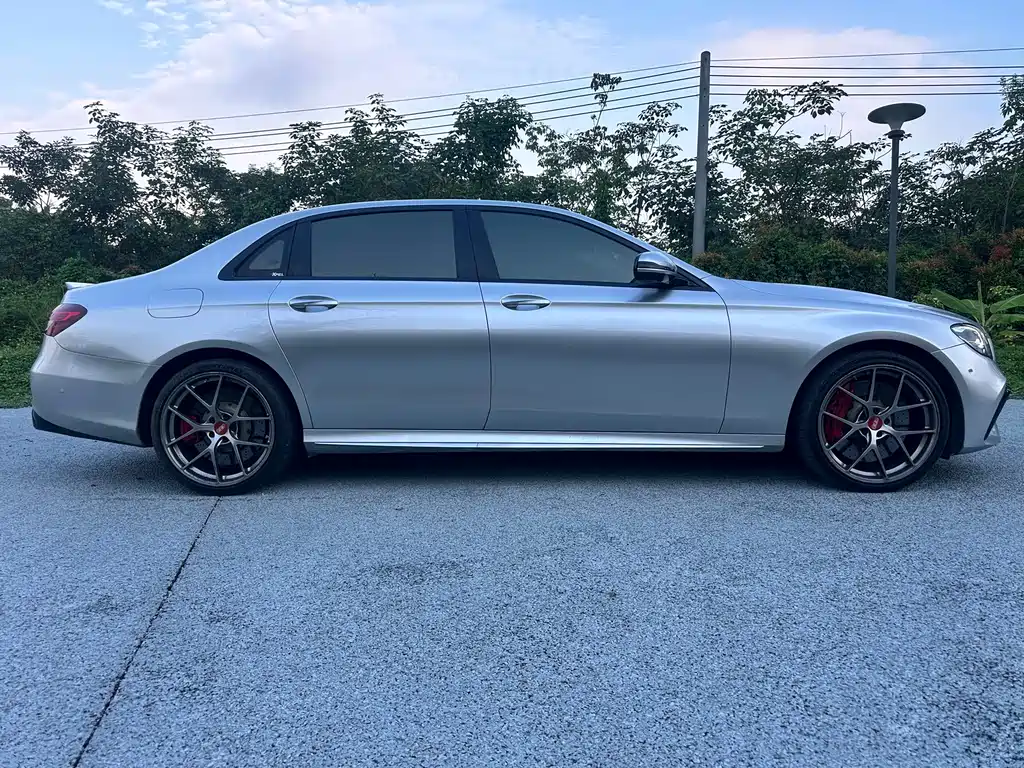 Mercedes-Benz E-Class — миниатюра 7