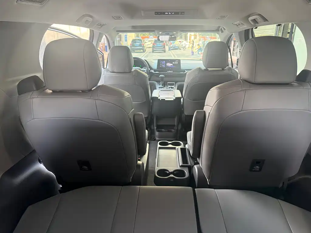 Toyota Granvia — миниатюра 18
