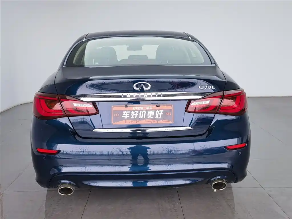 INFINITI Q70