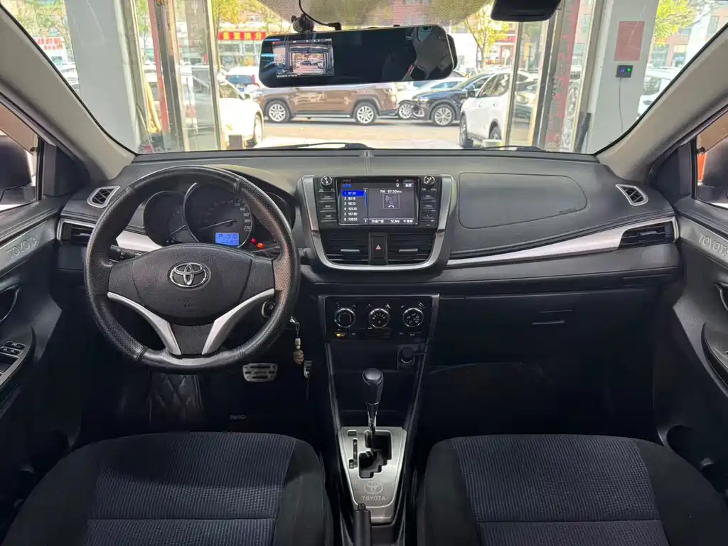 Toyota Yaris L — миниатюра 9
