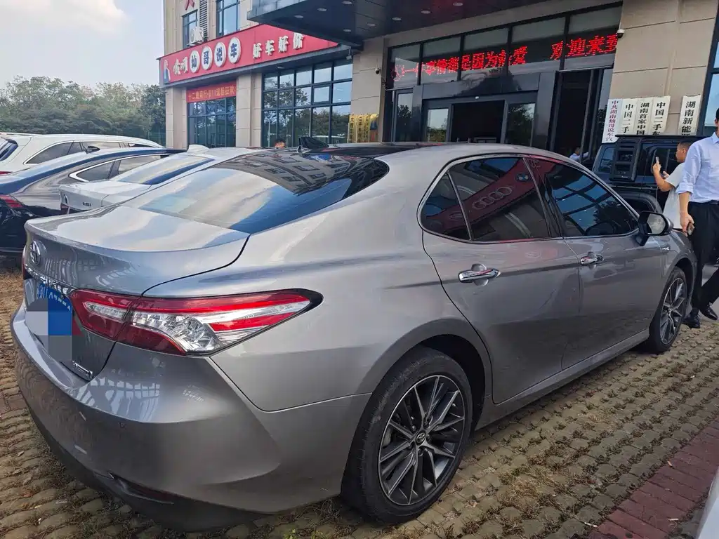 Toyota Camry — миниатюра 2