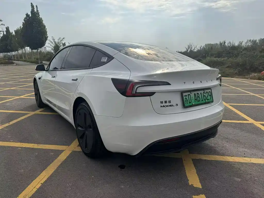 Tesla Model 3 — миниатюра 9