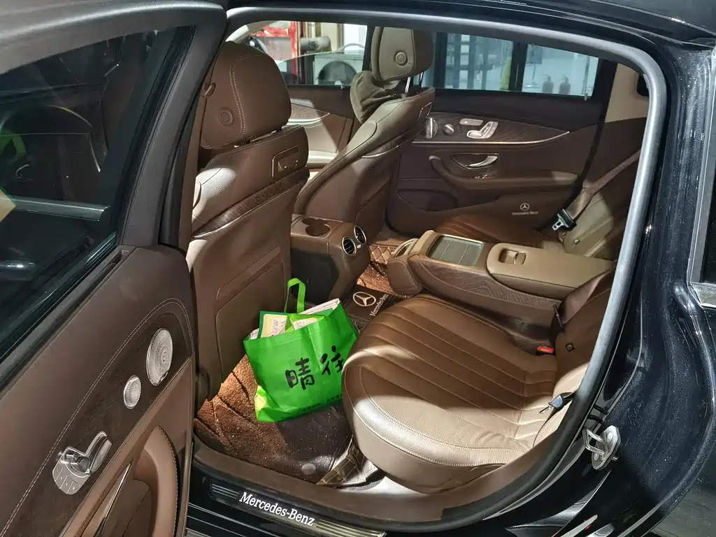 Mercedes-Benz E-Class — миниатюра 3