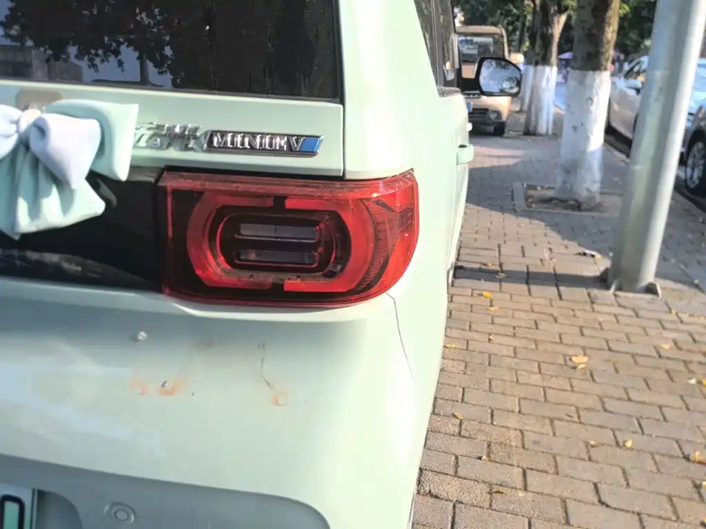 Wuling MINIEV — миниатюра 8