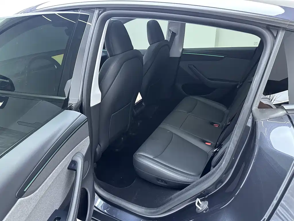 Tesla Model Y — миниатюра 17