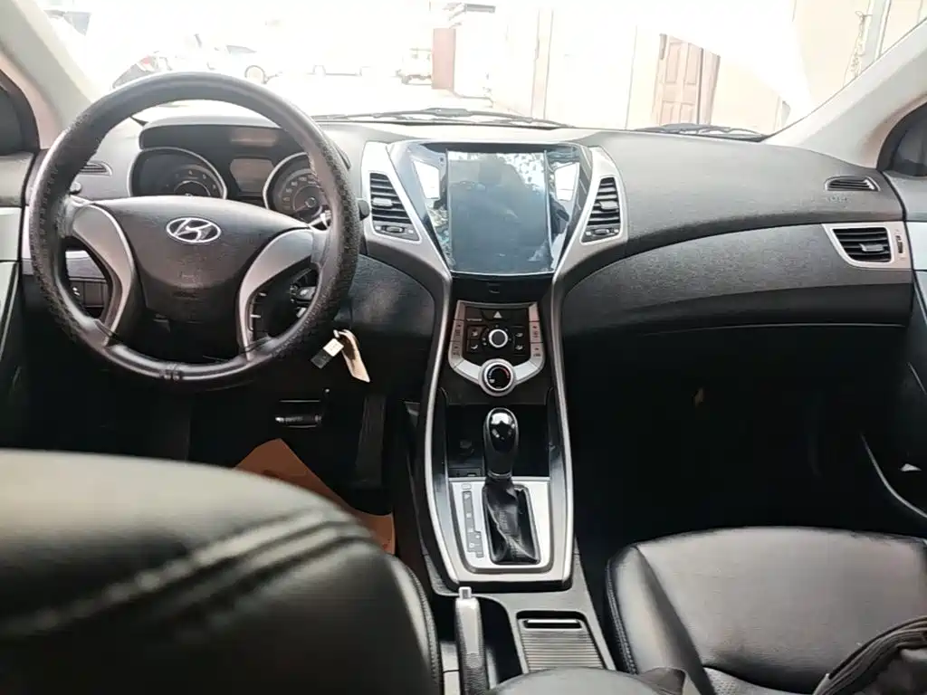 Hyundai Elantra Langdong — миниатюра 10