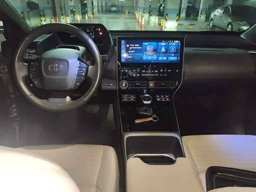 Toyota bZ4X — миниатюра 10
