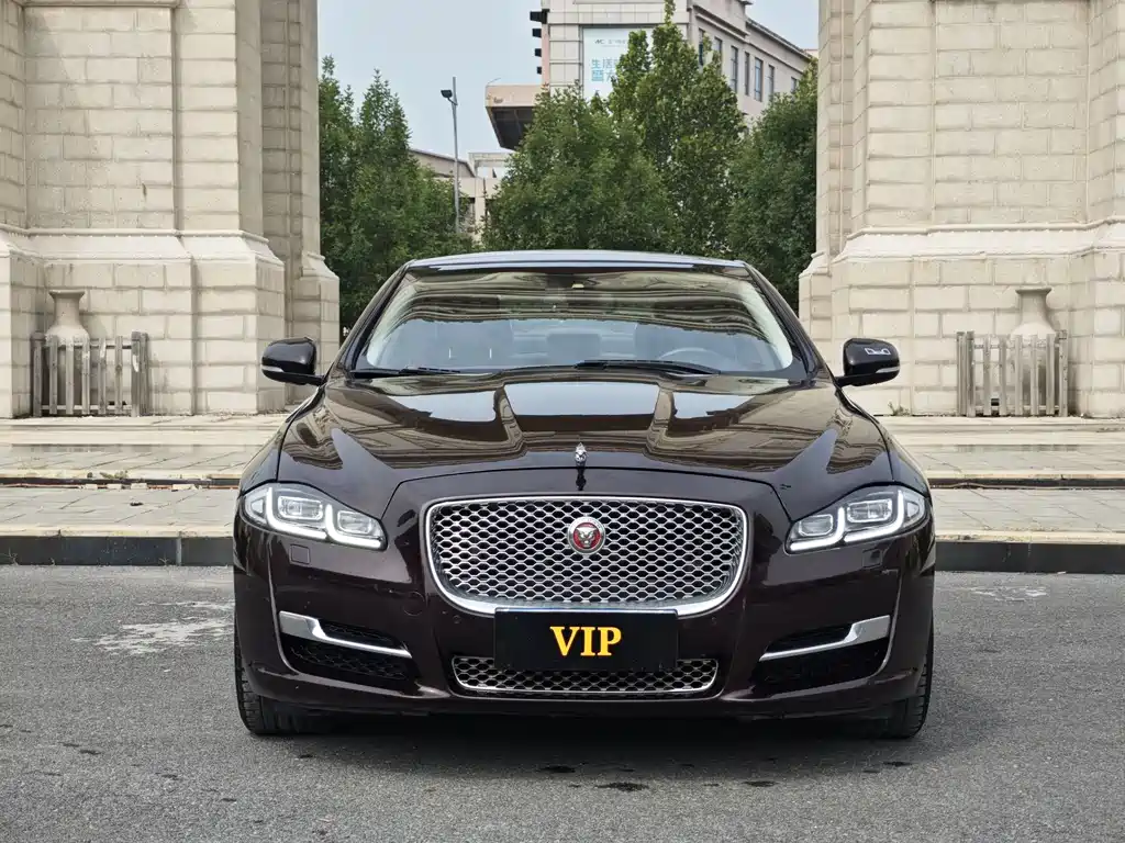 JAGUAR  XJ