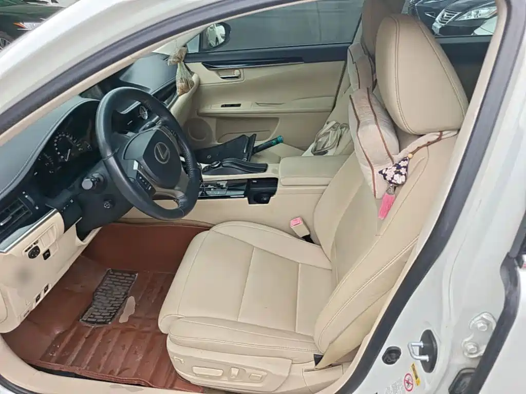Lexus ES — миниатюра 15