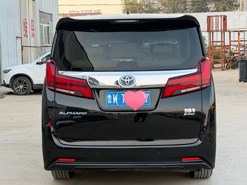 Toyota Alphard — миниатюра 8