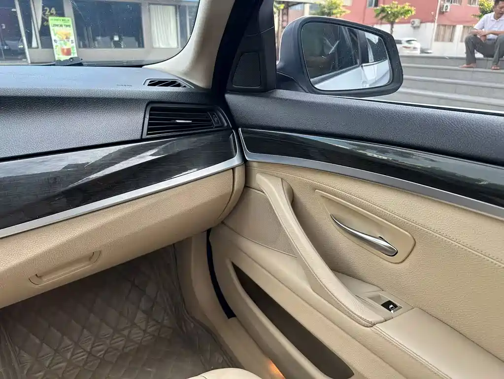 BMW 5 Series — миниатюра 15