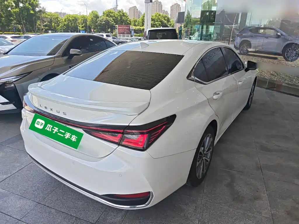 Lexus ES — миниатюра 7
