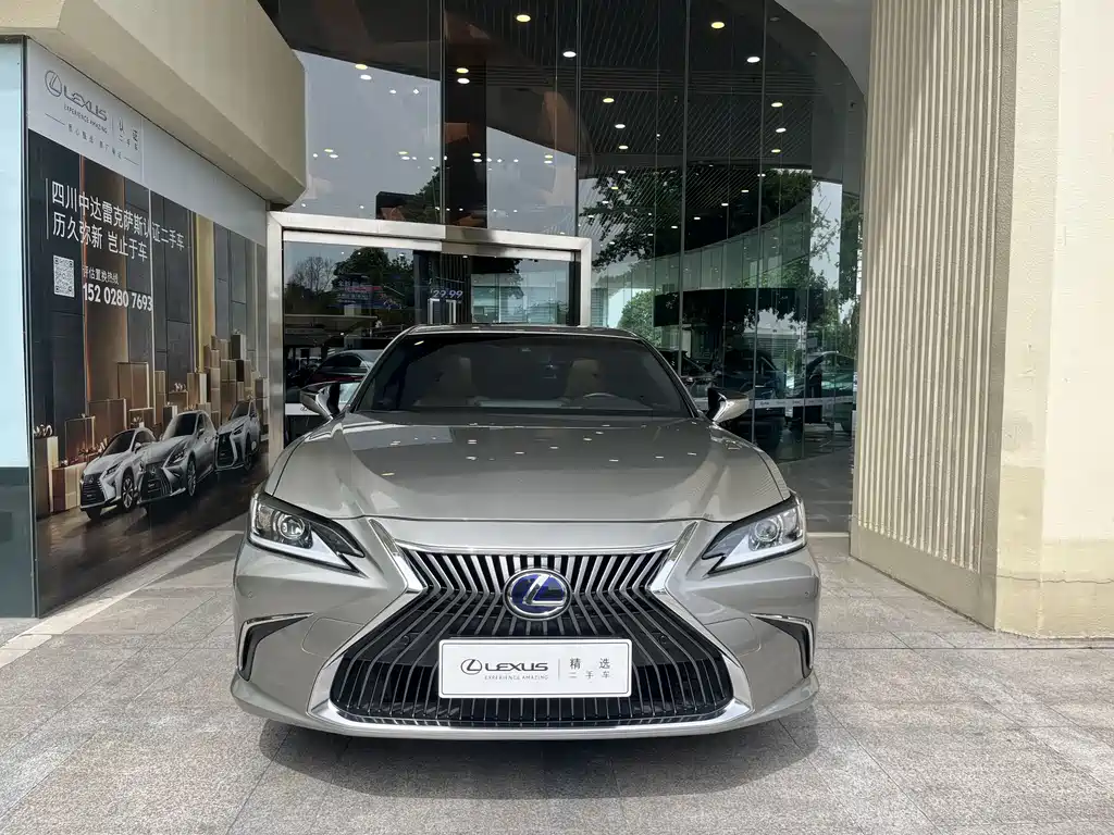Lexus ES 2019