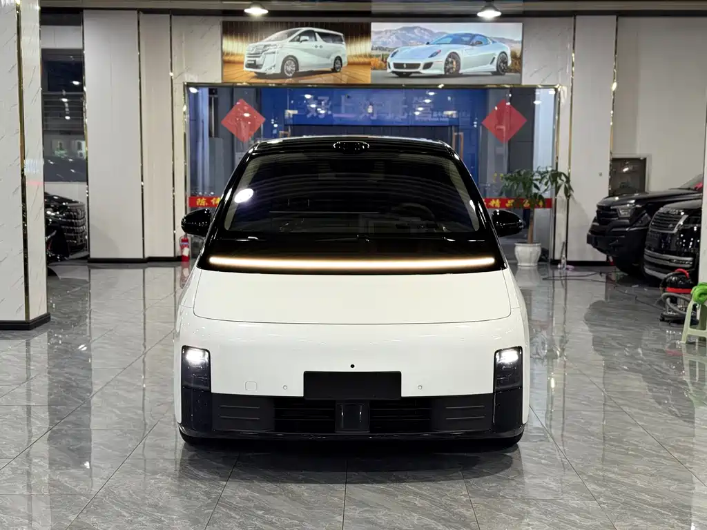 Li Auto Li MEGA — миниатюра 2
