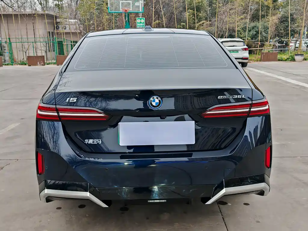 BMW I5