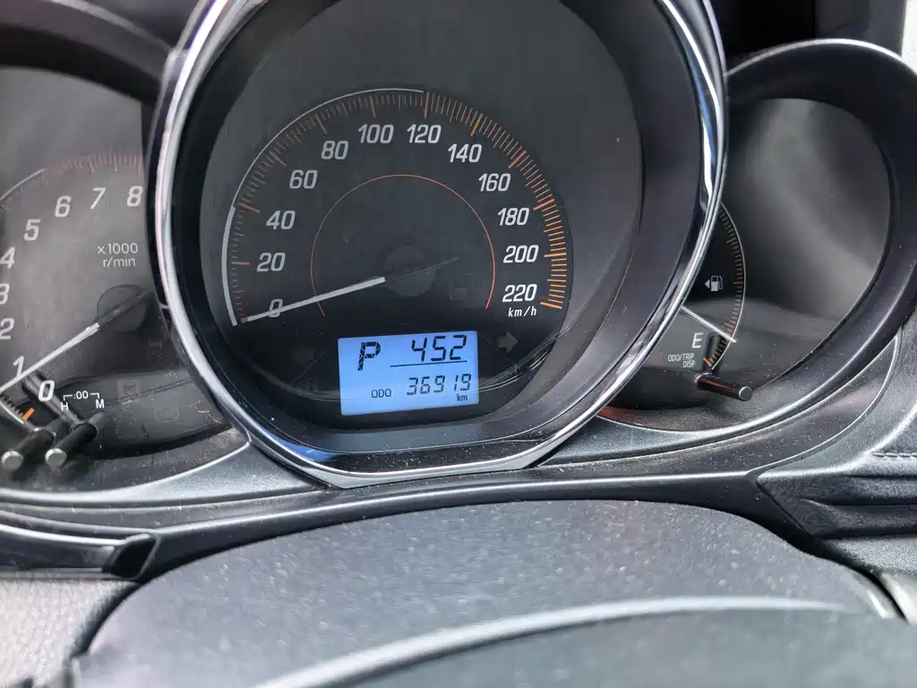Toyota Yaris L — миниатюра 5