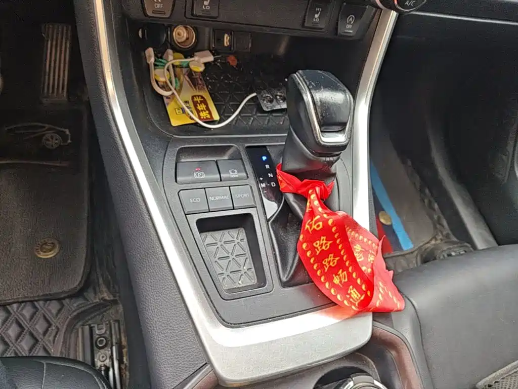 Toyota RAV4 — миниатюра 14