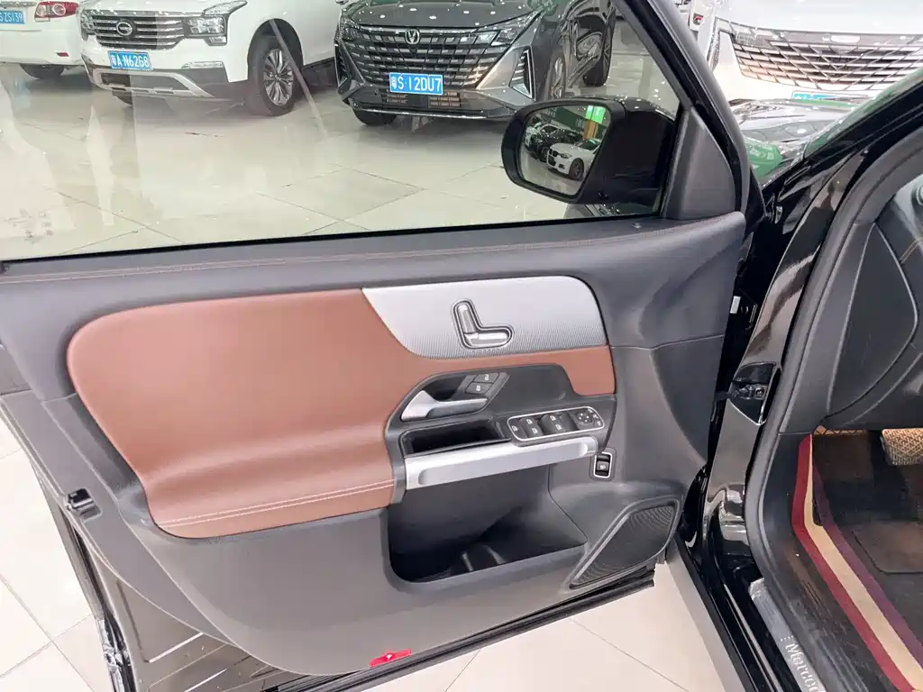 Mercedes-Benz GLB — миниатюра 22