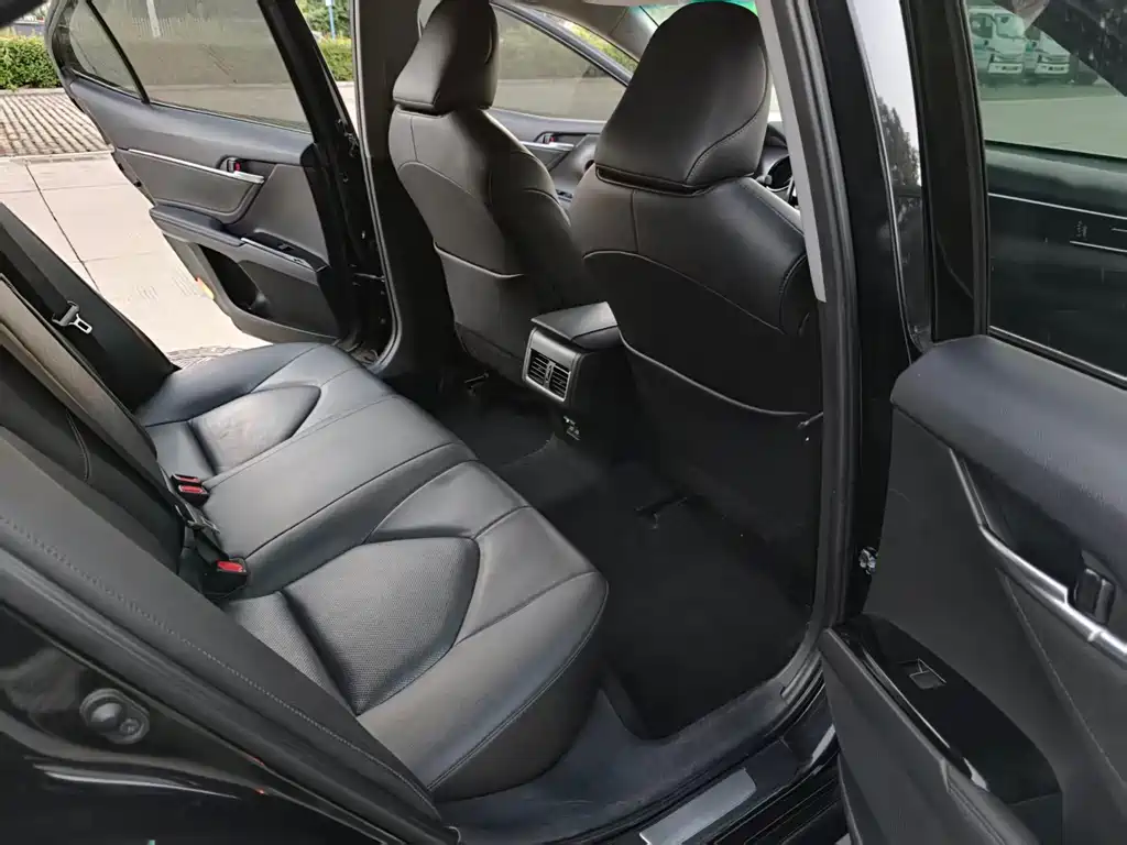 Toyota Camry — миниатюра 10