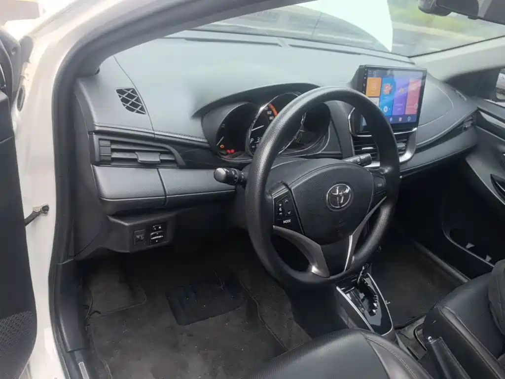 Toyota Yaris L — миниатюра 10