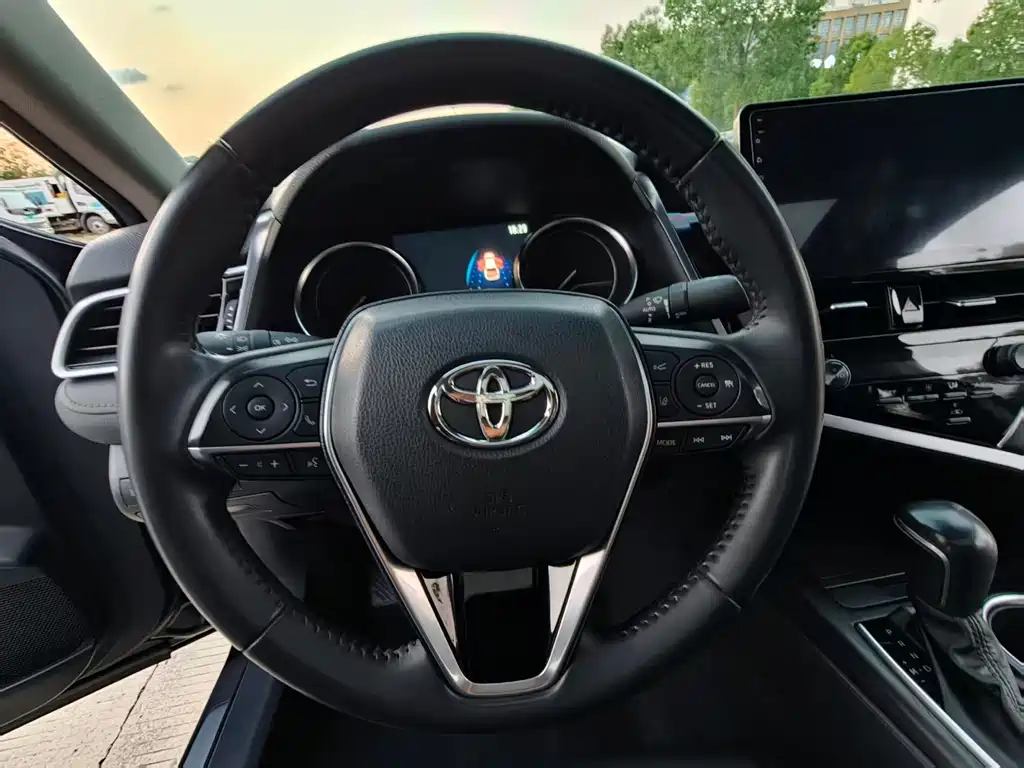 Toyota Camry — миниатюра 14