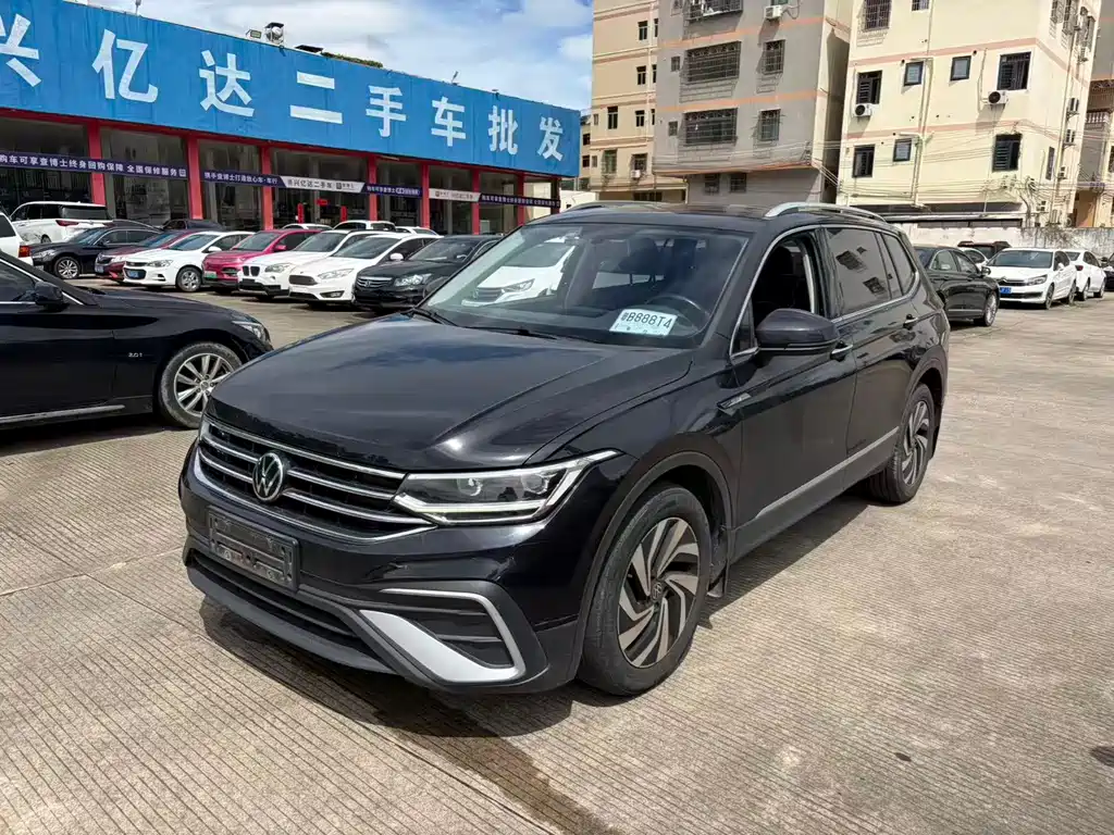 Volkswagen Tiguan L — миниатюра 2