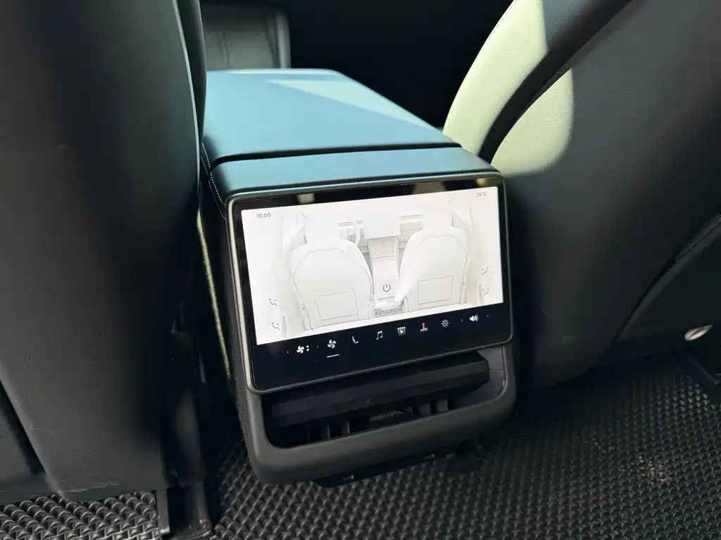 Tesla Model 3 — миниатюра 16