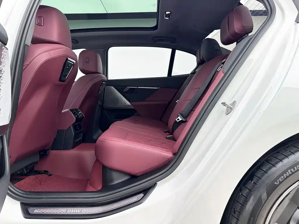 BMW 5 Series — миниатюра 6
