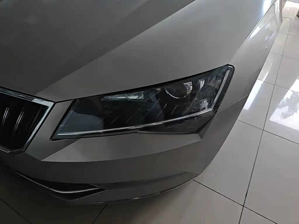 Skoda Superb — миниатюра 24