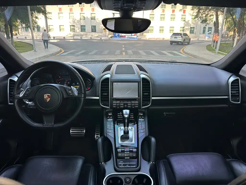 Porsche Cayenne — миниатюра 20