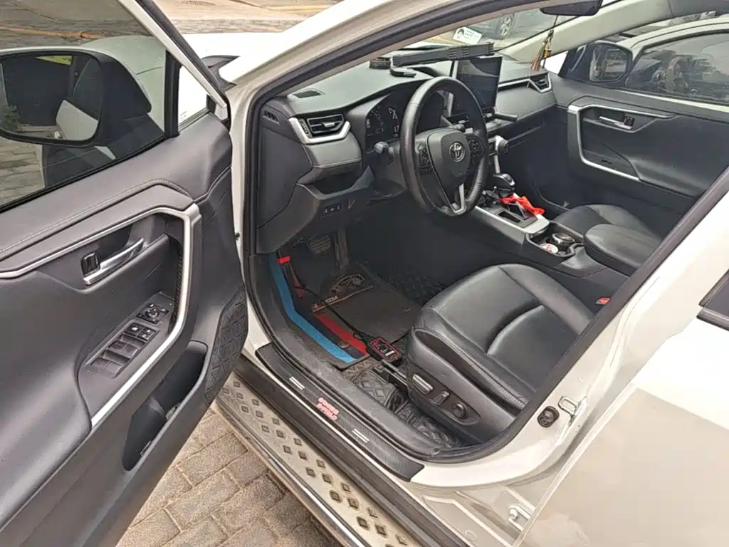 Toyota RAV4 — миниатюра 16