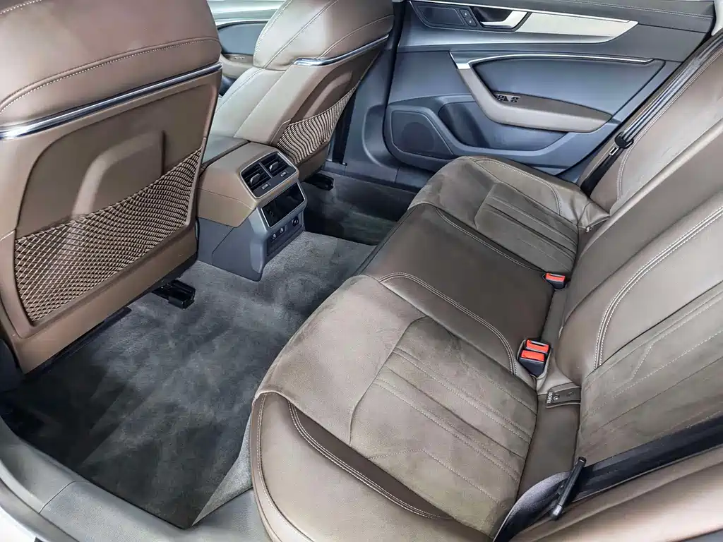 Audi A7L — миниатюра 14