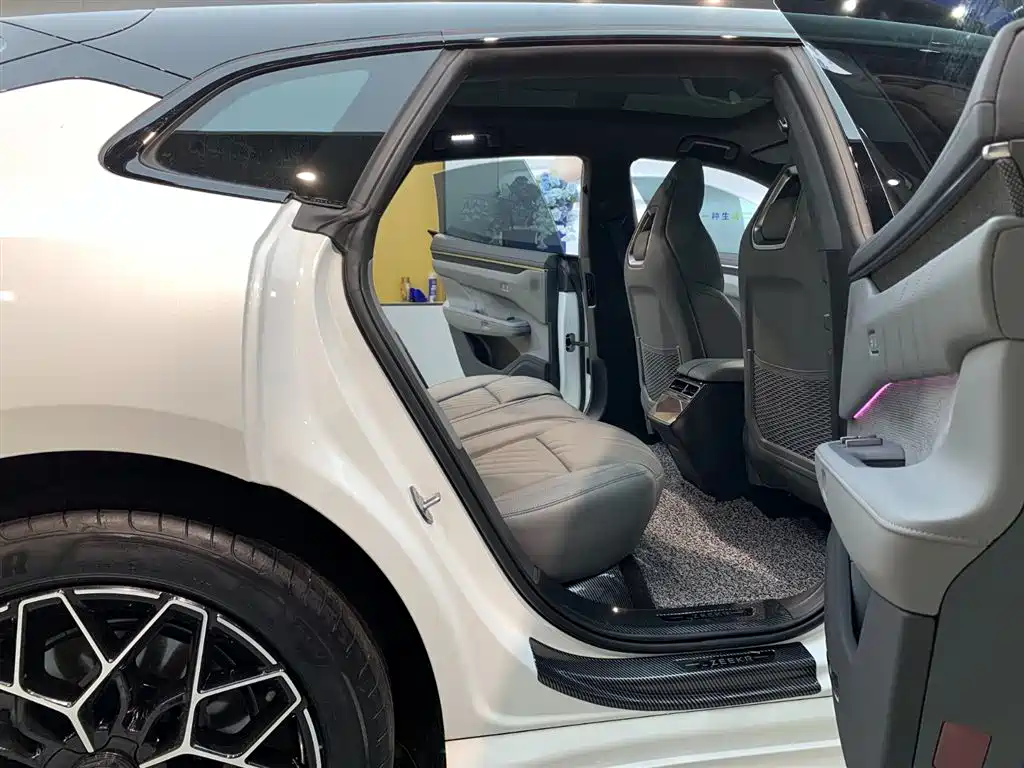 ZEEKR EXTREME KRYPTON 001