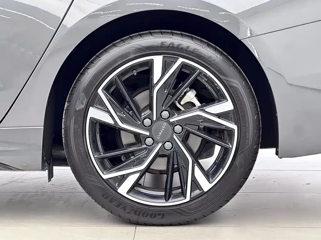 Lynk & Co 03 — миниатюра 6