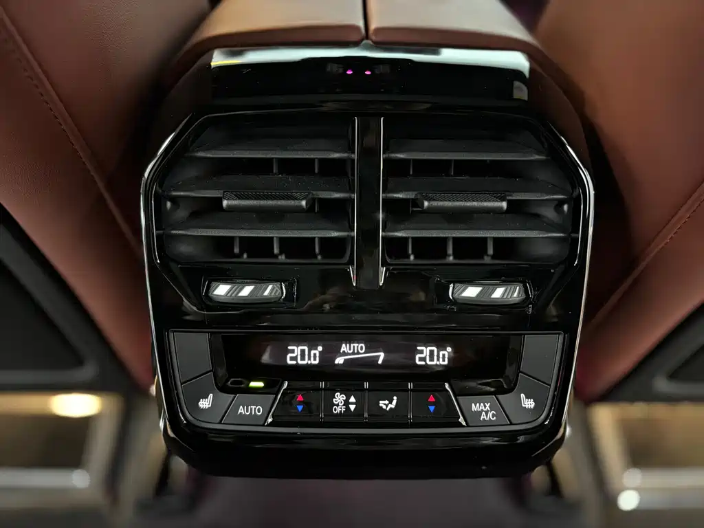 BMW BMW iX M60 — миниатюра 15