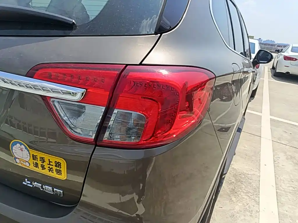 Buick Envision Plus — миниатюра 8