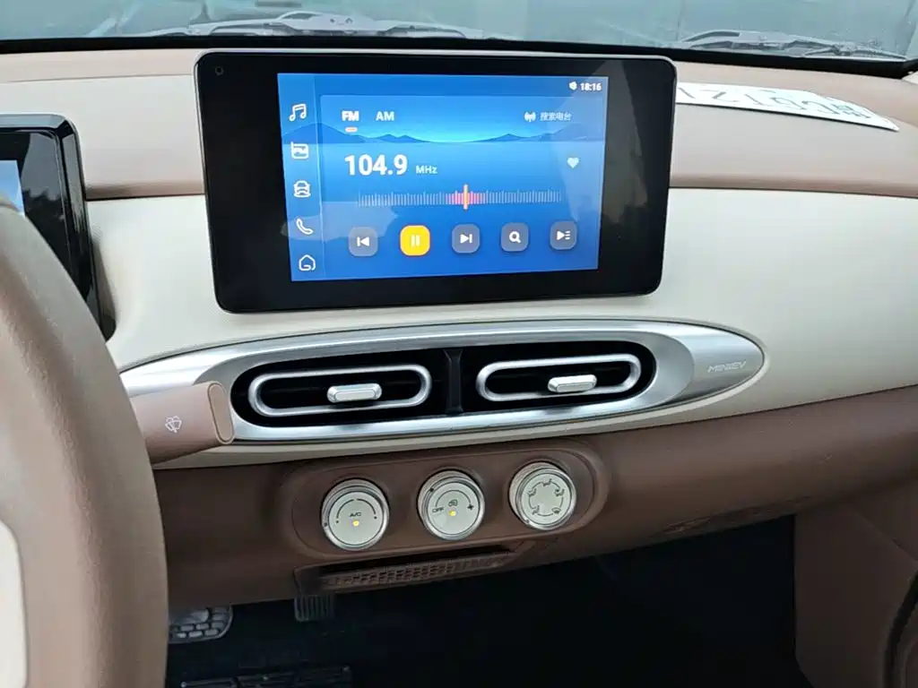 Wuling MINIEV — миниатюра 13
