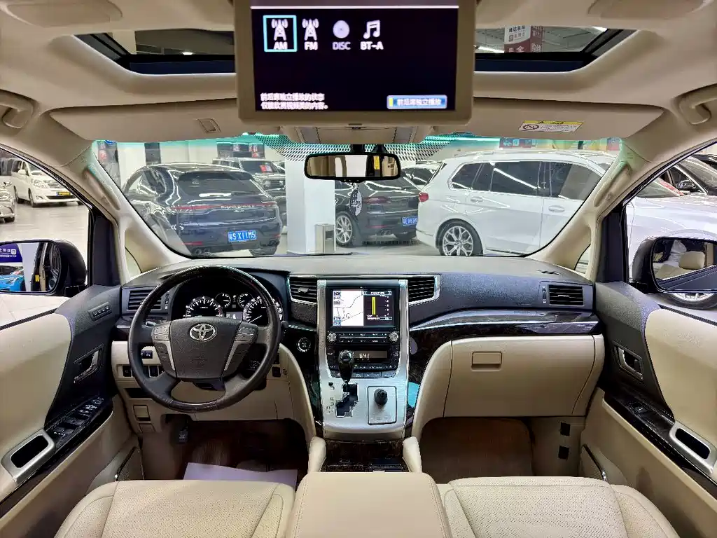 Toyota Alphard — миниатюра 3
