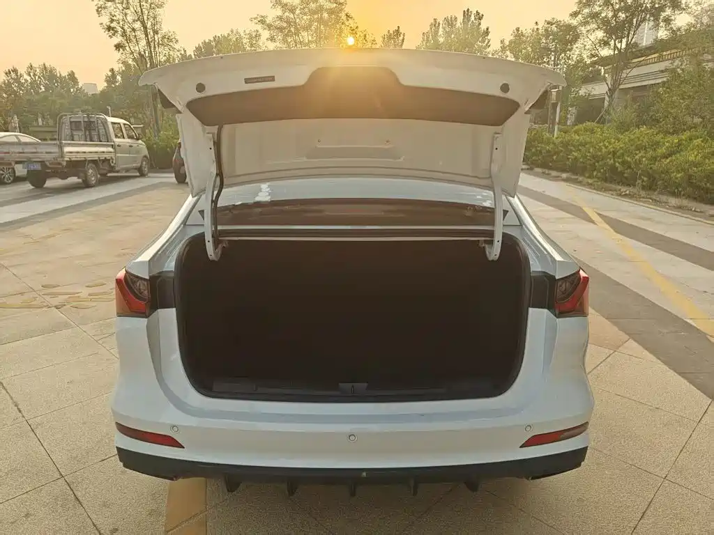 Roewe i5 — миниатюра 19