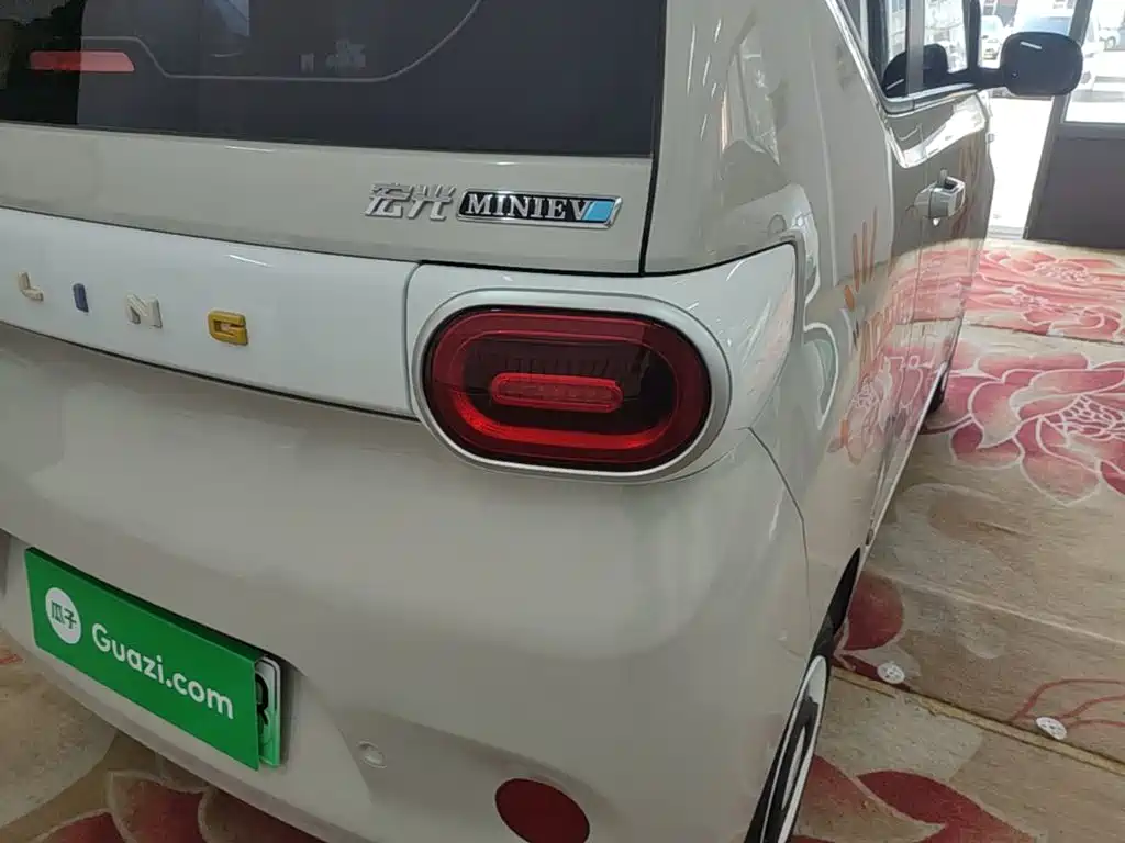 Wuling MINIEV — миниатюра 8