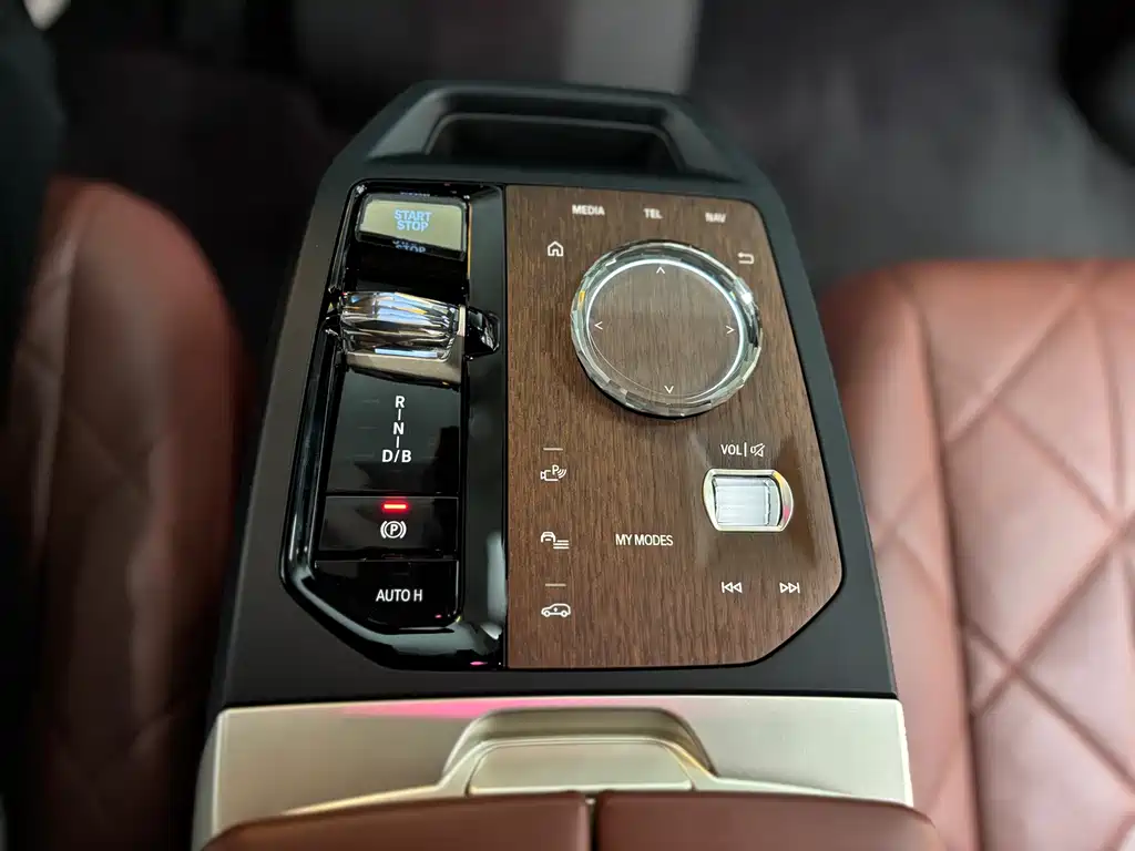 BMW BMW iX M60 — миниатюра 14