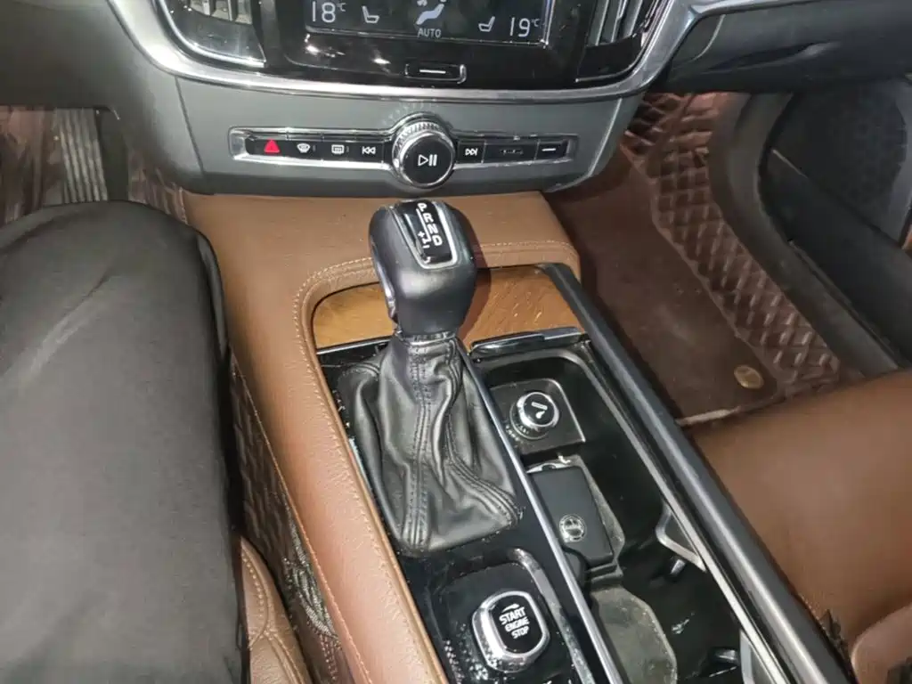 Volvo S90 — миниатюра 14
