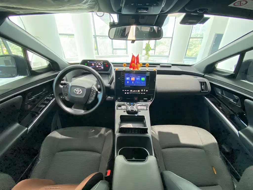 Toyota bZ4X — миниатюра 5